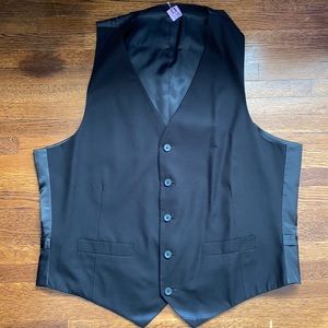 Mens Geoffrey Beene tuxedo vest size large color black only worn to one event